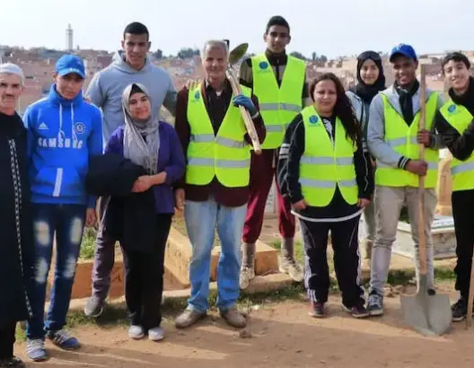 متطوعون ينظفون مقبرة بالخميسات
