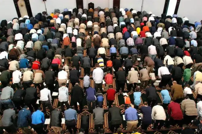 “جرائم كراهية” المسلمين تبلغ ثلاثة أضعاف في أمريكا بعد هجمات باريس