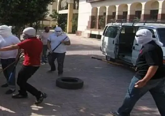 طلبة يهاجمون محلات للوجبات السريعة بأكادير