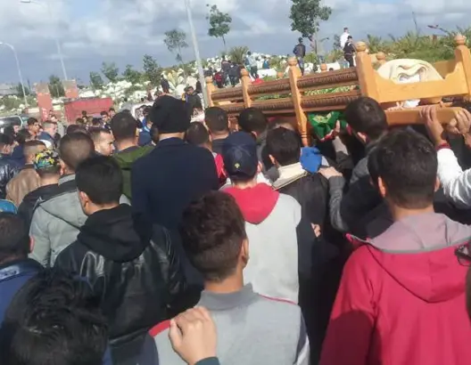 جماهير اتحاد طنجة تشيع المشجع الشواطي في موكب مهيب