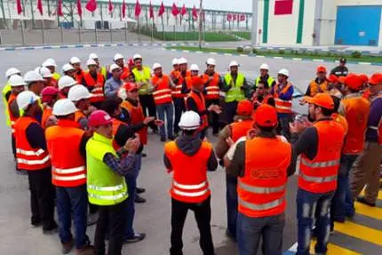 عمال شركة بالرباط يحتجون بعد الضغط عليهم لتغيير عقود عملهم