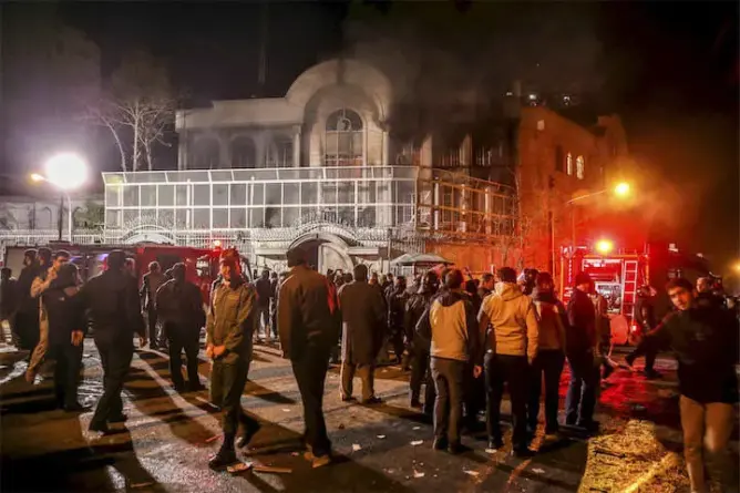 الكويت تستدعي سفيرها في طهران