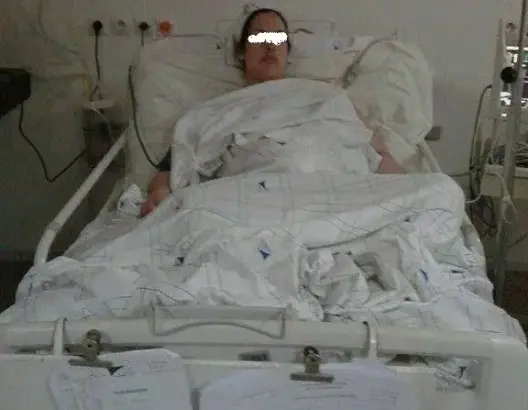 “ابن سينا” ينفي إهمال نزيلة ويؤكد حروق رجلها
