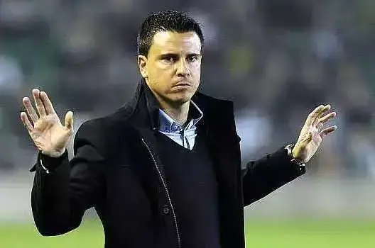 مدرب المغرب التطواني يحدد تاريخ زواجه بفتاة تطوانية