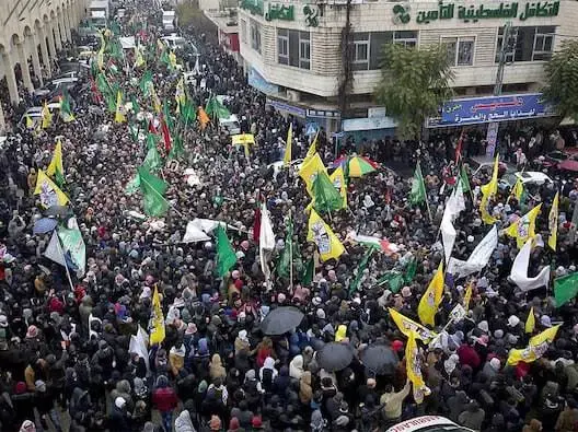 جنازة حاشدة لـ17 شهيدا فلسطينيا سلم الاحتلال جثتهم