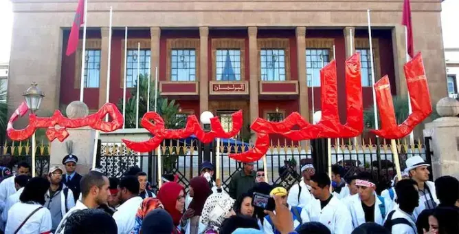 الأساتذة المتدربون يودعون 2015 على وقع آلام العصي