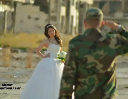 حفل زفاف ضابط سوري على أنقاض الحرب‎