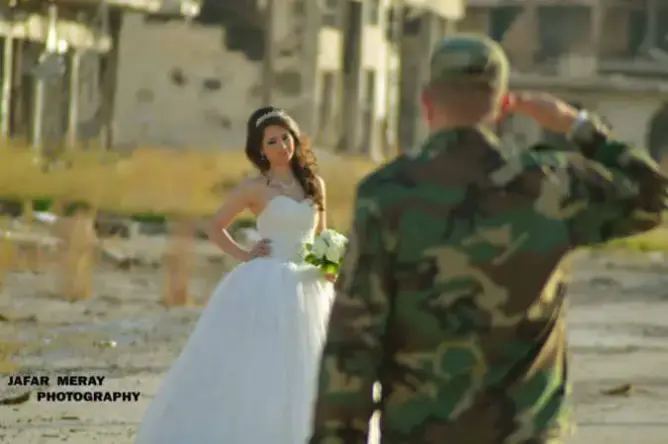 حفل زفاف ضابط سوري على أنقاض الحرب‎
