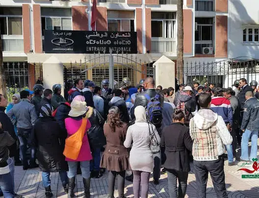إغماءات وإصابات في اقتحام المكفوفين لـ”التعاون الوطني” وسكة “الطرامواي”