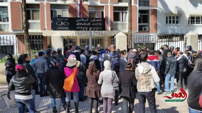 إغماءات وإصابات في اقتحام المكفوفين لـ”التعاون الوطني” وسكة “الطرامواي”