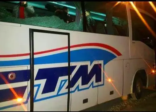 عصابة تعتدي على ركاب حافلة و6 سيارات بين طنجة وتطوان