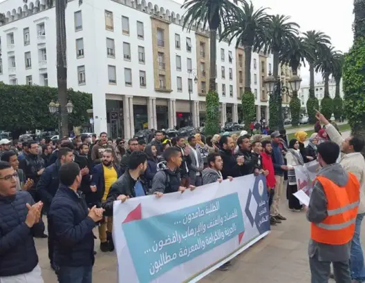 التجديد الطلابي أمام البرلمان: “الجامعة فاسدة” و”كلشي غادي بالرشوة”