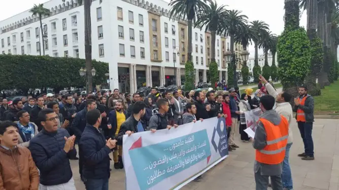 التجديد الطلابي أمام البرلمان: “الجامعة فاسدة” و”كلشي غادي بالرشوة”