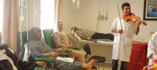 أطبّاء تونسيون يؤسسون فرقة موسيقيّة داخل مستشفى بالعاصمة
