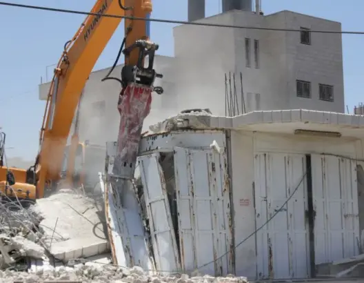 الاحتلال يهدم منشآت فلسطينية غرب رام الله