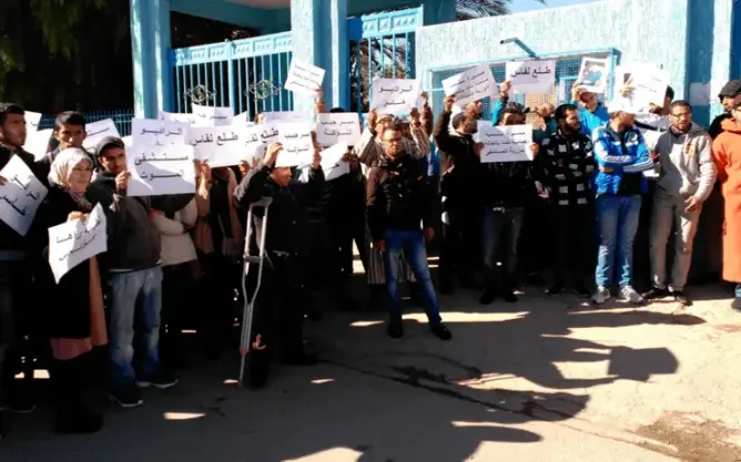 متظاهرون يحتجون ضد المركز الاستشفائي ببولمان ويصفونه بـ”المحطة الطرقية”