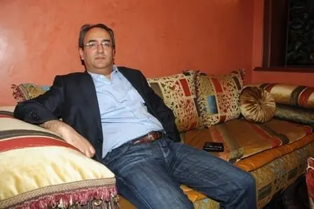 مالك “الأحداث المغربية” يدافع عن الرميد ويدعو للكف عن انتقاد القضاء