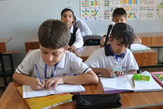 وزارة التربية الوطنية تنفي حدوث أي تغيير في الزمن المدرسي