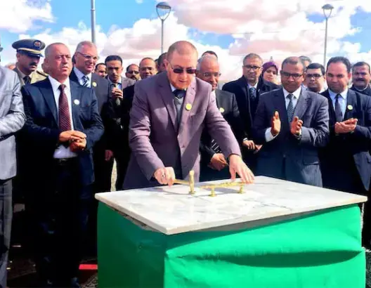 الحكومة تطلق عدة مشاريع للحد من نزيف “حرب الطرق”