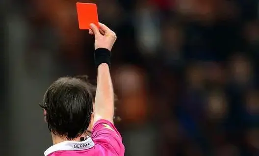 إشهار الورقة الحمراء يتسبب في مقتل حكم مباراة بالرصاص
