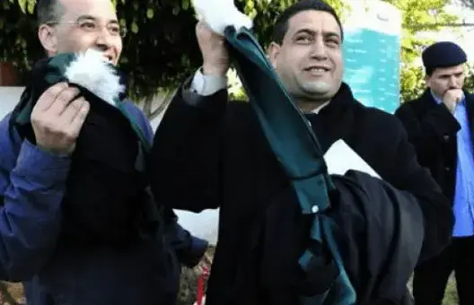 الملك يوافق على عزل القاضي الهيني وتوقيف 4 قضاة آخرين