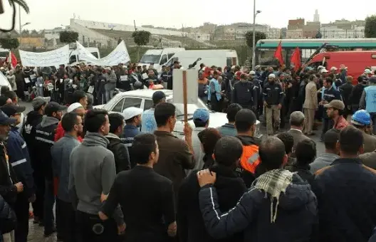 عمال “المغرب للصلب” يحتجون أمام مقر الشركة