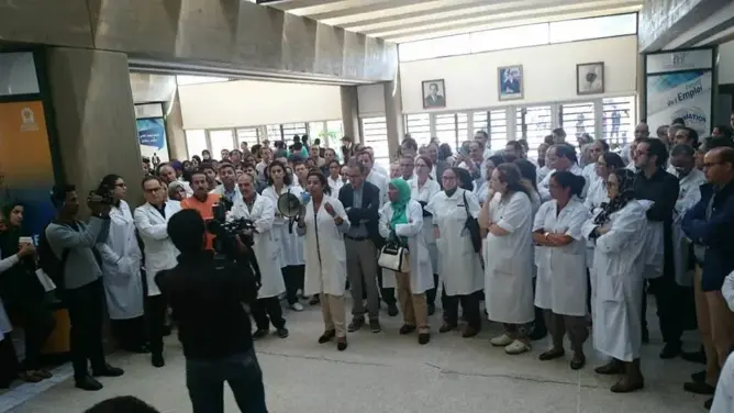 اعتداء على طبيبين بالناظور و”الأطباء الداخليون” يقاطعون المستعجلات
