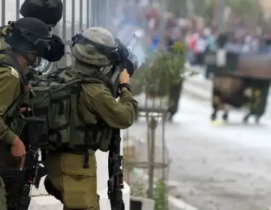 إصابة 8 فلسطينيين في مواجهات مع الاحتلال على حدود غزة