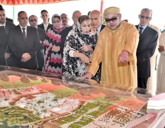 الملك يستأنف تدشين مشاريع تنموية “عملاقة” بالأقاليم الجنوبية
