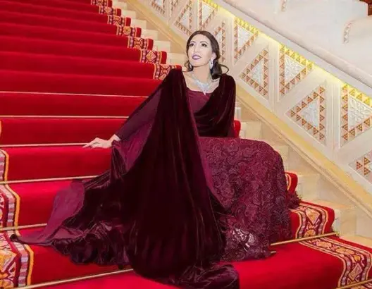 أسماء لمنور تصبح “ملكة”