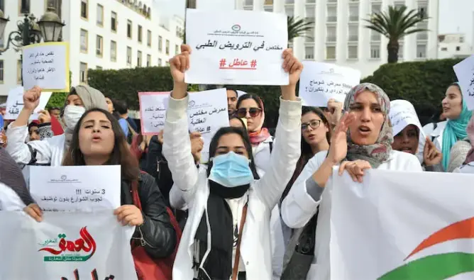 قلة مناصب الشغل تدفع الممرضين للاحتجاج أمام البرلمان (صور)