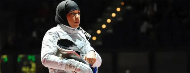 أول مسلمة محجبة تمثل أمريكا في رياضة المبارزة بالسيف