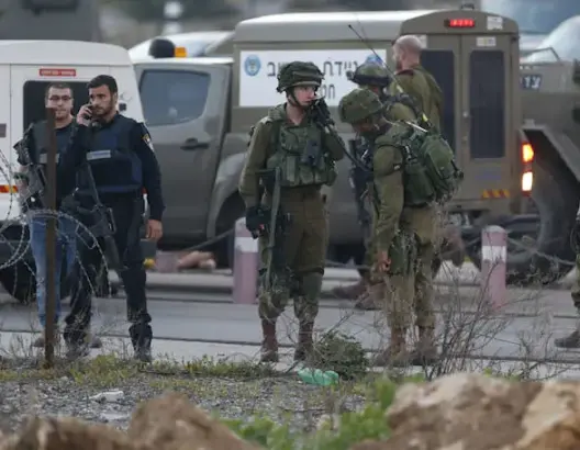 الاحتلال يعتقل 13 فلسطينيا من الضفة الغربية