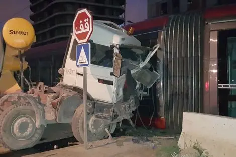 24 مصابا في اصطدام بين شاحنة و”طرامواي” الدار البيضاء