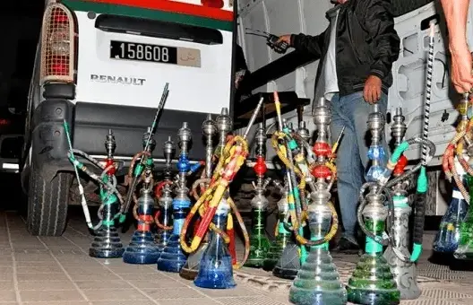 الأمن و”نشطاء” يشنون حملات لإغلاق مقاهي الشيشا بطنجة