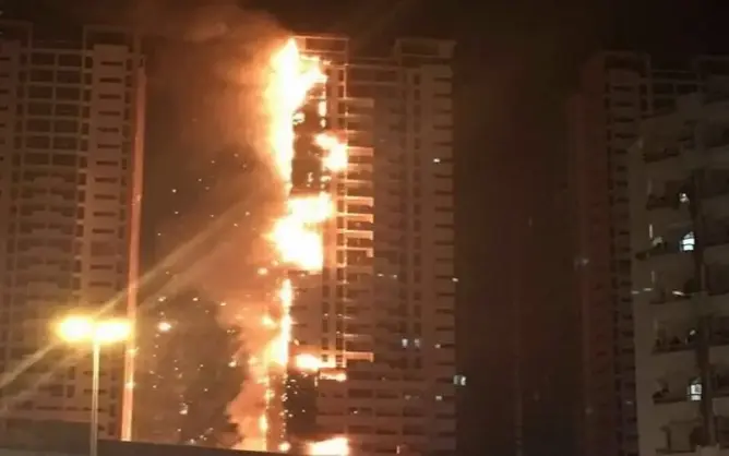 حريق يندلع في برجين بالإمارات مخلفا 5 إصابات