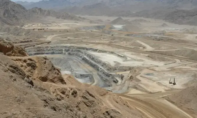 قالت الصحف: صفقة غامضة لتفويت أراضي الذهب والفضة لشركة نافذة