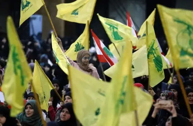 الكويت تلغي إقامة 60 لبنانيا لارتباطهم بحزب الله