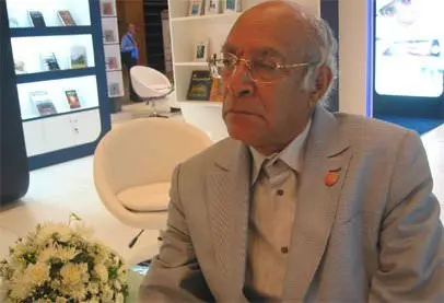 الناقد المغربي مفتاح يتسلم الجائزة العالمية للغة والأدب العربيين