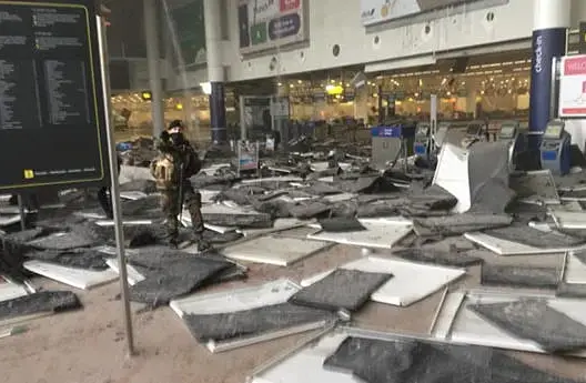 ارتفاع قتلى هجمات بروكسل إلى 34 والسلطات تخلي القصر الملكي