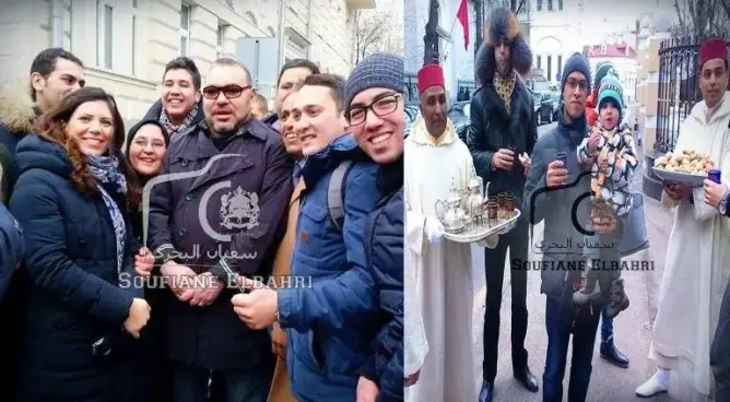 الملك يأمر بتوزيع الحلوى والشاي على مغاربة موسكو ويلتقط سيلفي مع تونسي