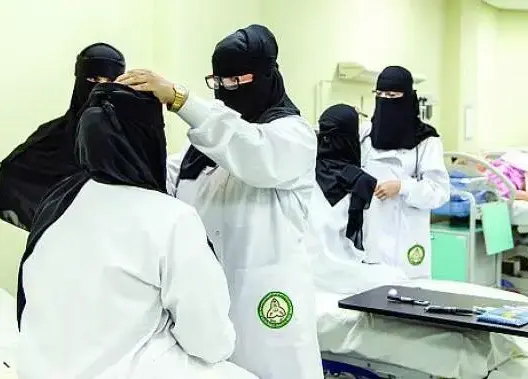 “الأمر بالمعروف والنهي عن المنكر” تمنع عمل السعوديات في الصيدليات‎