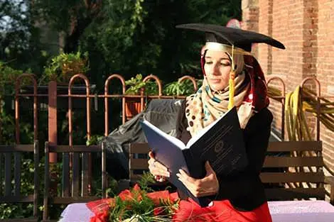 البرلمان الإيطالي يكرم طالبة مغربية حصلت على دبلوم الماجستير بأعلى نقطة‎