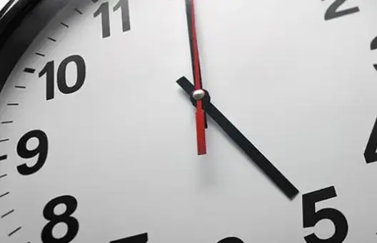 لا تنسوا إضافة 60 دقيقة لساعاتكم الأحد بعد المقبل