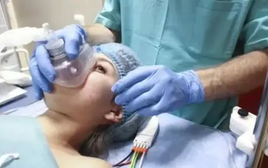 المواطنون الذين يعانون أمراض مزمنة أصبح بإمكانهم الحصول على الأدوية مجانا