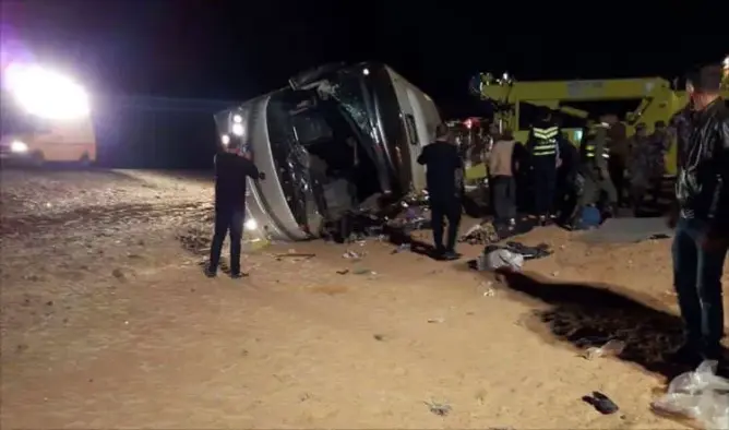 وفاة 16 معتمرا فلسطينيا بحادث سير في “المدورة”