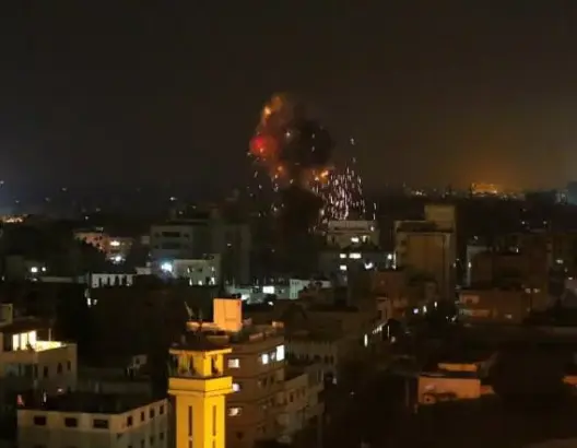 استشهاد طفل فلسطيني وإصابة شقيقه بغارات الاحتلال على غزة