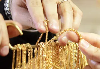 الذهب يصعد لأعلى مستوى في 13 شهرا مع ارتفاع اليورو