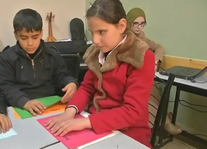 فلسطين.. تعليم المكفوفين بالغناء