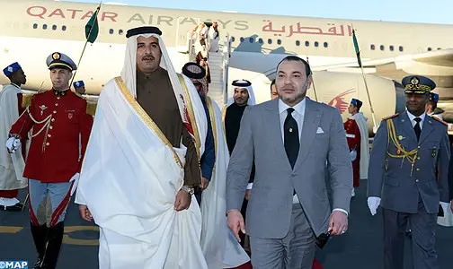 الملك يحل بالدوحة اليوم وهذه أبرز القضايا التي سيناقشها مع أمير قطر